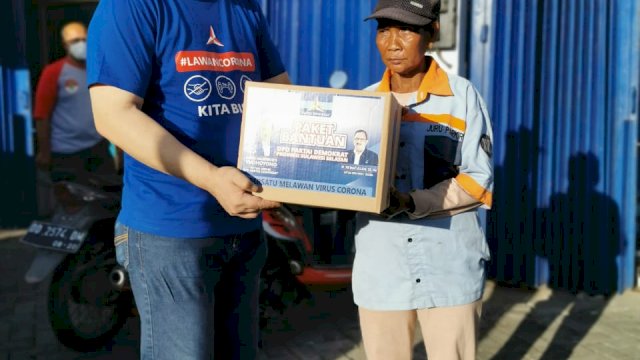 DPD PD Sulsel Salurkan 1000 Paket Sembako Ke Warga Makassar