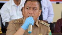 Wabup Lutim Sumbangkan Gajinya Untuk Pembelian APD Bagi Tenaga Medis