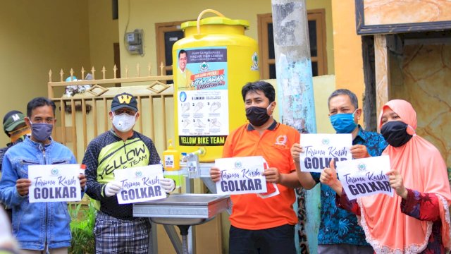 Bantu Cegah Corona, Pesepeda Partai Golkar Sediakan Alat Cuci Tangan di Perkampungan