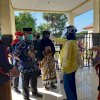 Dinas Sosial Gowa Bagikan Buku Tabungan PKH dan Masker Untuk 6 Kecamatan