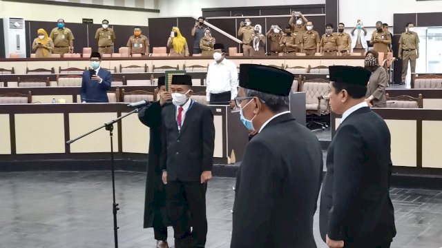 M Jabir Sekwan DPRD Sulsel Saat Dialntik dan Megucapkan Sumpah Jabatan 