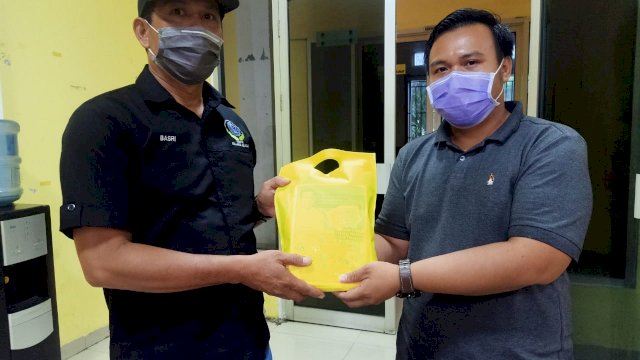 Golkar Galakkan Aksi Kemanusian Bagikan APD di 1000 Titik di Sulsel