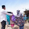 Hari Kedelapan Ramadan, Wagub Bersama MES Bagi Sembako di BTN Hamzy