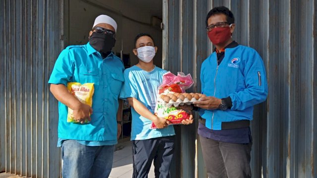 Partai Gelora Bantu Warga Jalani PSBB dengan Paket Sembako