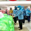 Warga Menjerit Sembako, Ratusan Paket Sembako Numpuk di Rujab Gubernur