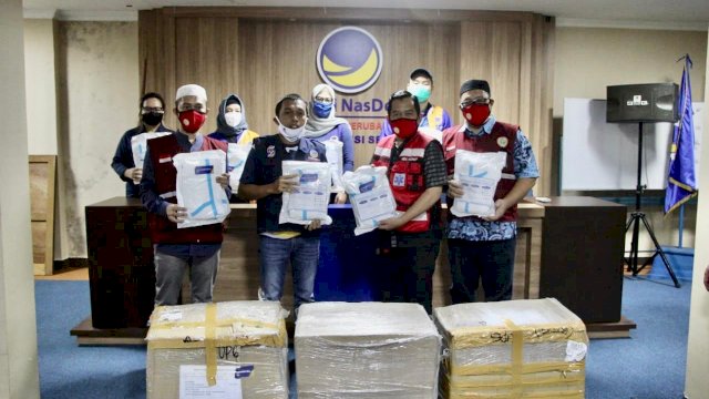 Peduli Perawat dan Dokter, NasDem Sulsel Serahkan APD ke IDI, PPNI dan PDGI Sulsel
