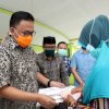 Desa Bajiminasa Salurkan BLT, Bupati: Penanda Kehadiran Pemerintah