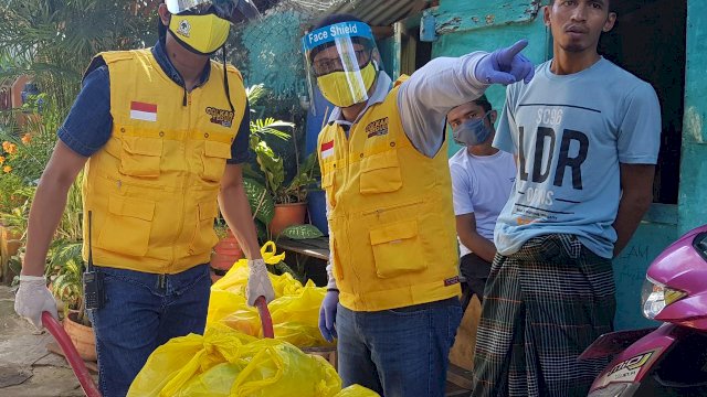 Lawan Covid – 19, Partai Golkar Bagikan APD ke RS dan Puskesmas