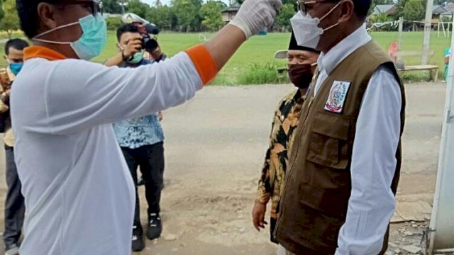 Gubernur Ikuti Pemeriksaan di Posko Siaga Covid-19