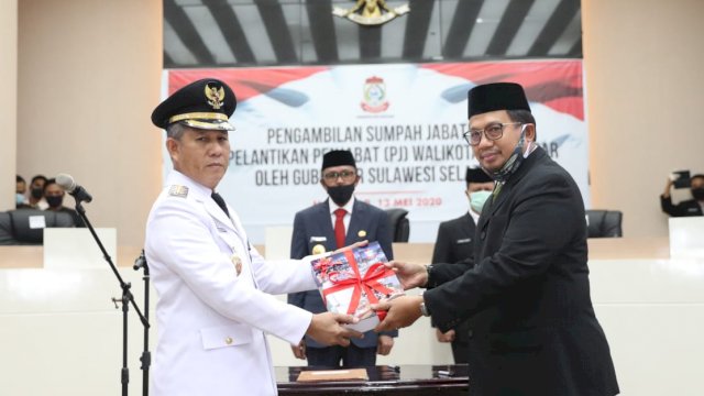 Gubernur Sulsel Lantik Yusran Gantikan Iqbal Suhaeb Sebagai Penjabat Walikota Makassar