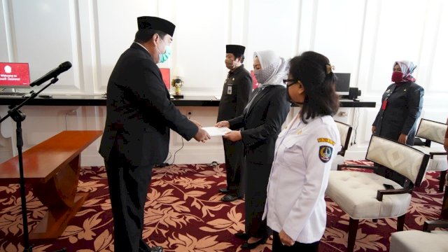Sekprov Kukuhkan Pejabat Administrator dan Pengawas Disdukcapil Sulsel