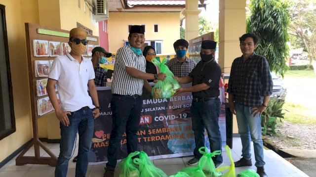 Aliansi Pemuda Bersatu Bagi 400 Paket Sembako