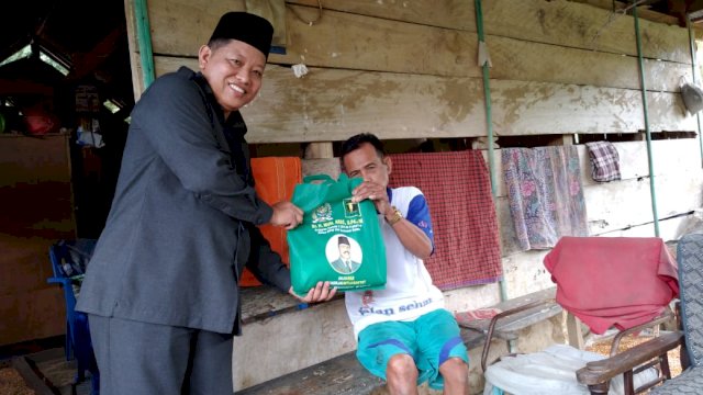 Ketua PPP Sulsel Bagi 10.000 Paket Sembako di 9 Daerah