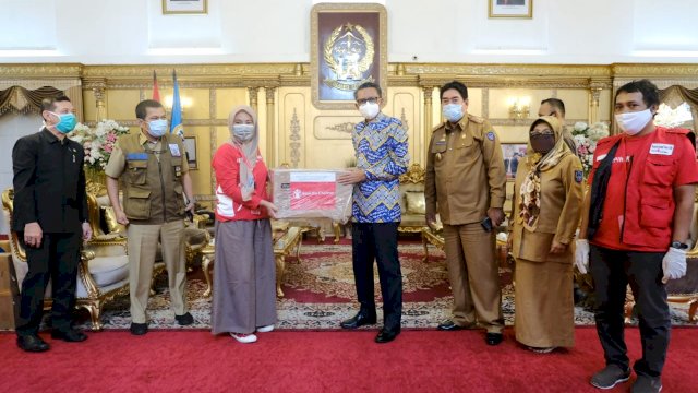 Gubernur Kembali Terima Bantuan Senilai Ratusan Juta dari BUMN dan Swasta