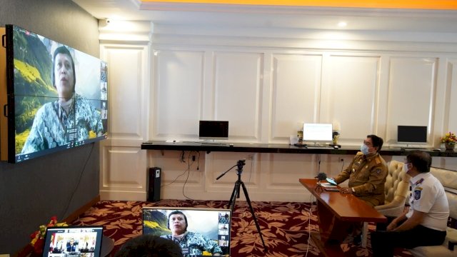 Melalui Vicom, Sekprov Sulsel Bahas Urgensi Pelaksanaan SPM Kesehatan Bersama Mendagri