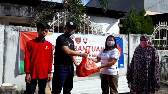 Sukriansyah UQ Bantu Korban Kebakaran Rappokalling