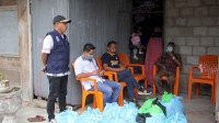 Jelang Idul Fitri, Syaharuddin Alrif Bagikan Sembako Warga Baranti Sidrap