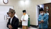 Yusran Jusuf Shalat Ied di Rumah Jabatan Bersama Keluarga