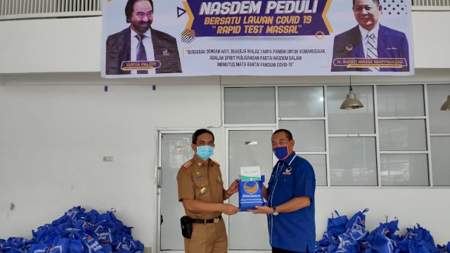 All Out Putus Penyebaran Covid-19, Nasdem Serahkan Rapid Test Ke Pemkab Sidrap