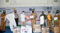 Kamrussamad Salurkan Bantuan APD di Sinjai