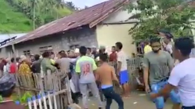 Larang Warga Gelar Salat Ied, Warga Buol Kejar Kepala Desa
