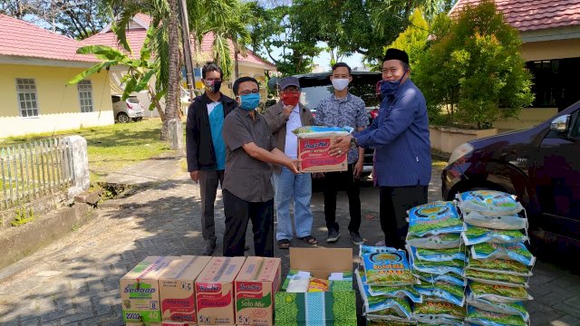 Wagub Sulsel dan Relawan Kompak Edukasi dan Bagi Masker ke Masyarakat