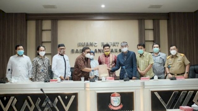 IKA Unhas Serahkan Rekomendasi Ke DPRD Makassar Untuk Penanganan Corona