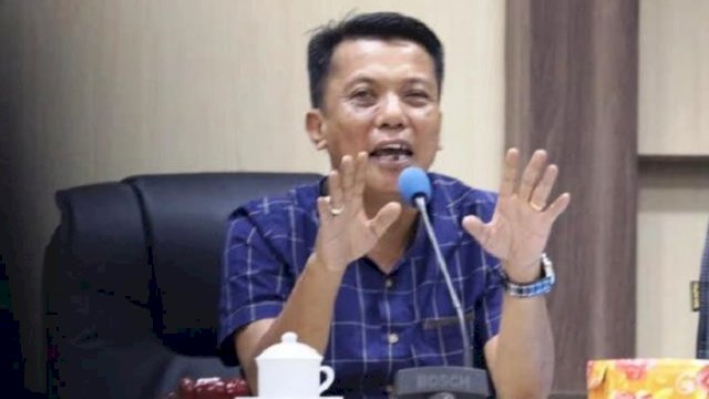 Ketua Fraksi Partai Golkar DPRD Kota Makassar . Wahab Tahir