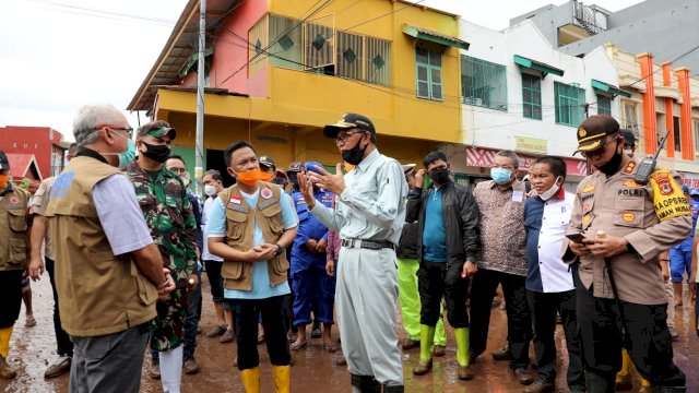 BANTAENG --- Penanganan Pasca banjir di Kabupaten Bantaeng terus dilakukan. Fokus penanganan dilakukan untuk pengungsi yang ada di sejumlah titik di Bantaeng.
