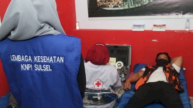 Libatkan OKP, PMI dan Polsek Panakkukang, KNPI Sulsel Sukses Gelar Donor Darah