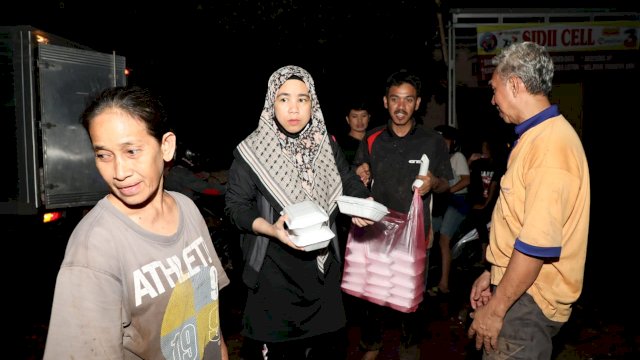 ketua PKK Bantaeng Salurkan Bantuan
