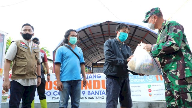 Jajaran TNI Angkatan Darat melalui Kodam XIV/ Hasanuddin ikut membantu penanganan pasca banjir di Kabupaten Bantaeng. Sebanyak Satu Satuan Setingkat Kompi (SSK) dari Batalyon infanteri 726/ Tamalatea dikerahkan untuk ikut membersihkan material bencana di titik banjir.