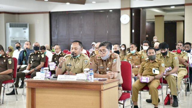 Gubernur Sulsel,  Nurdin Abdullah, mengungkapkan, proyek nasional Kareta Api (KA) Makassar - Parepare akan beroperasi pada bulan Juni 2021 mendatang. 