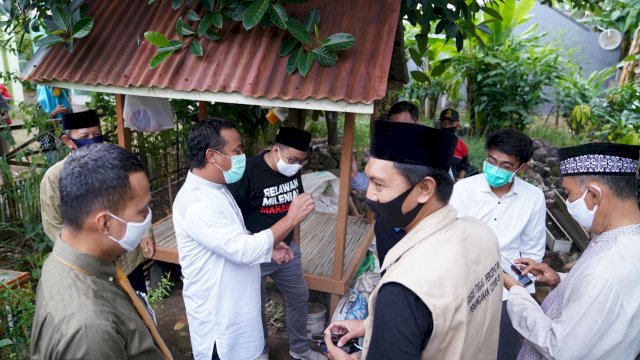 Wakil Gubernur Sulawesi Selatan (Sulsel), Andi Sudirman Sulaiman, mengunjungi kebun di Jalan Karunrung Raya 2, Kelurahan Karunrung, Kecamatan Rappocini, Kota Makassar, Selasa, 15 Juni 2020.