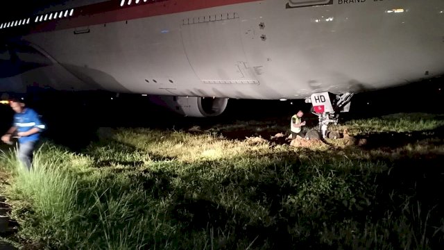 Pesawat Garuda Tergelincir, 14 Penumpang Selamat