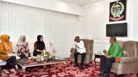 Silaturahmi ke Gubernur Sulsel, Pengurus KKSS Mimika Beri Bantuan untuk Korban Banjir Jeneponto – Bantaeng