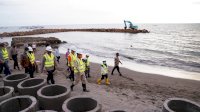 Andi Sudirman Dorong Percepatan Pembangunan Pengaman Abrasi Pantai di Takalar