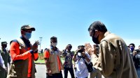 Kemensos Serahkan Santunan Senilai Rp 2 M untuk Korban Banjir Bandang Lutra