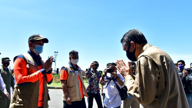 Kemensos Serahkan Santunan Senilai Rp 2 M untuk Korban Banjir Bandang Lutra