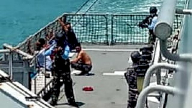 Kapal Perang Unsur BKO Guspurla II Laksanakan Latihan VBSS Di Karang Unarang