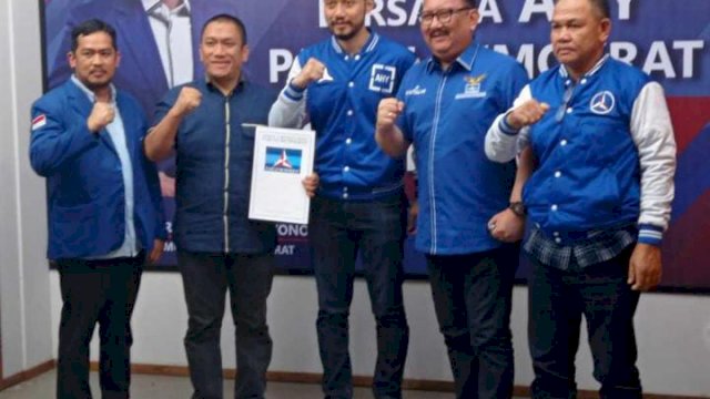 AHY Serahkan Rekomendasi Untuk Pasangan Irwan-Rio di Pilkada Lutim