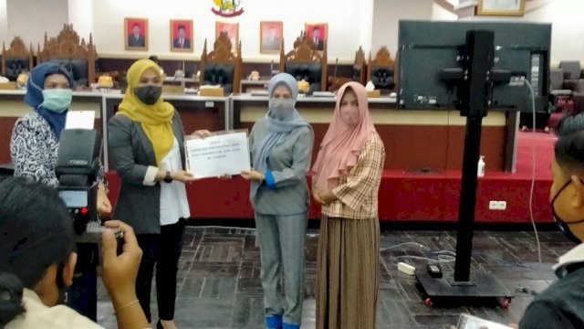 Kaukus Perempuan Parlemen Sulsel Sumbang Rl 10 Juta Untuk Masamba