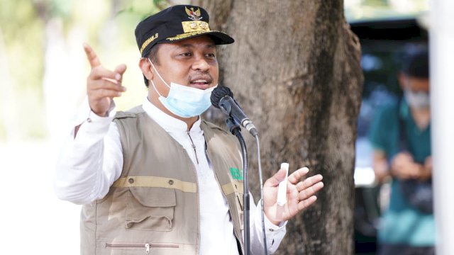 Andi Sudirman Tanam Mangrove di Jeneponto