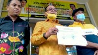 Bersama Andi Kaswadi, Supriansa Serahkan Surat Dukungan di SC Musda Golkar