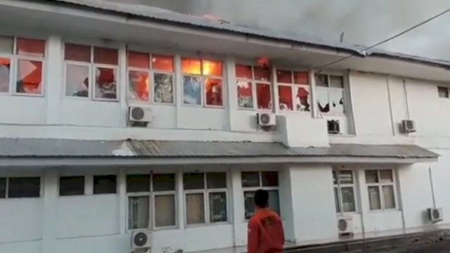 Kantor Dinkes Provinsi Hangus dilalap Si Jago Merah