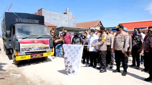 Wujud Empati Polri, Kapolda Sulsel Kirim Bantuan Beras ke Masamba