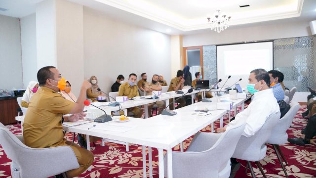 TROTOAR.ID, MAKASSAR - Wakil Gubernur Sulawesi Selatan (Sulsel), Andi Sudirman Sulaiman, memimpin Rapat Koordinasi Lintas Organisasi Perangkat Daerah (OPD) lingkup Pemprov Sulsel, Selasa, 30 Juni 2020. 