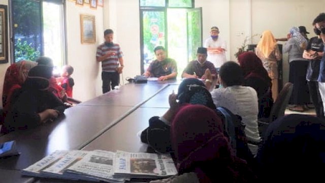 SRMI Unjuk Rasa di DPRD Makassar, Kasrudi: Kami Bersama Pedagang