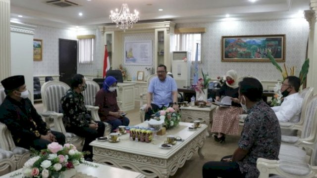 Bertemu Pimpinan DPRD Sulsel Kaukus Masjid 99 Kubah Kumpulkan Rp 400 Juta Untuk Pembangunan Masjid