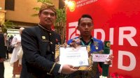 Mentan SYL Serahkan Penghargaan Ke Wakil Ketua DPRD Sulsel
